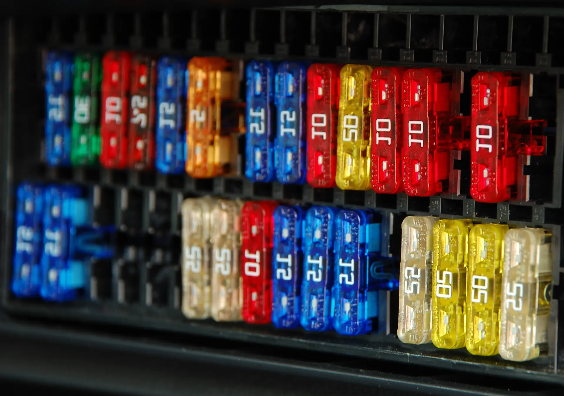 quando trocar fusíveis automotivos