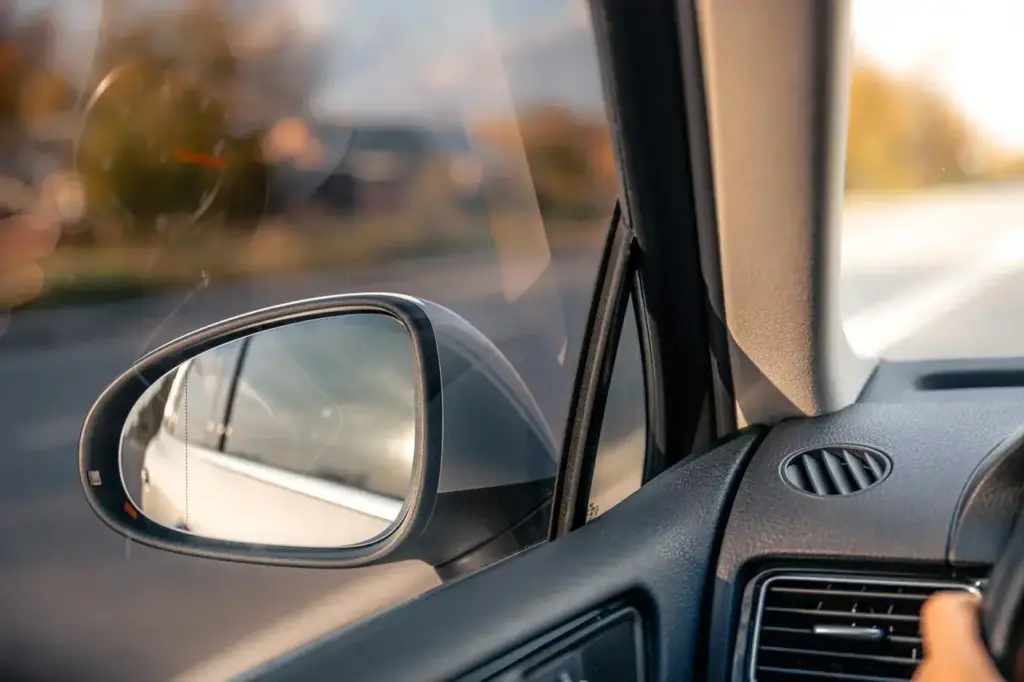 Como Regular o Retrovisor do Carro: Guia Completo