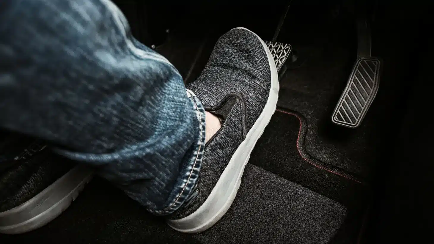 pedal de freio baixo