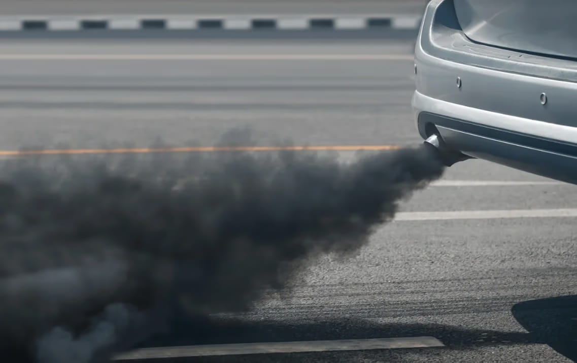 Fumaça Preta no Escapamento: Por Que Acontece e Como Resolver