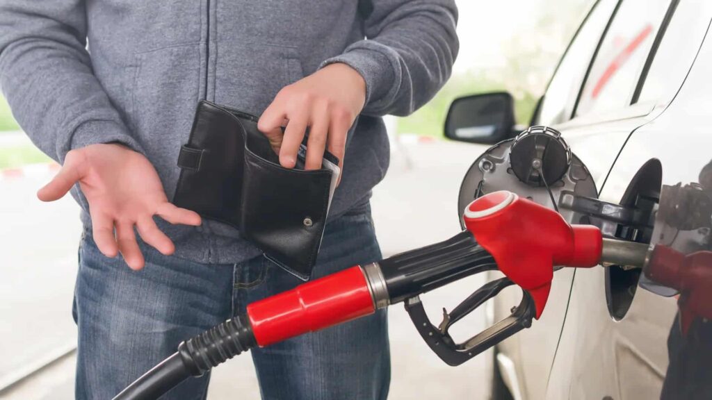 Carro Consumindo Muito Combustível: Causas Mecânicas e Como Economizar