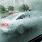 vidro embaçado e cheiro de mofo